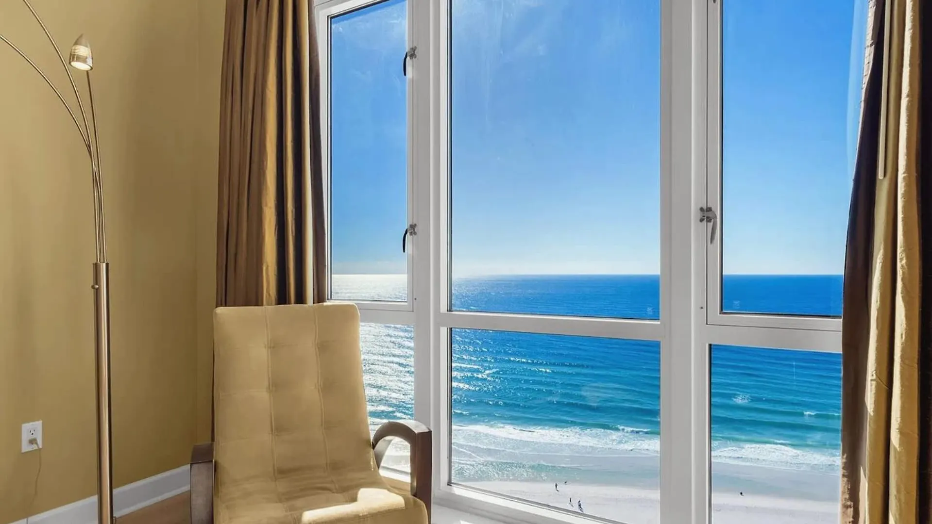 Stunning 3 Bedroom 3 Bath Gulf-Front Villa Destin Apartment